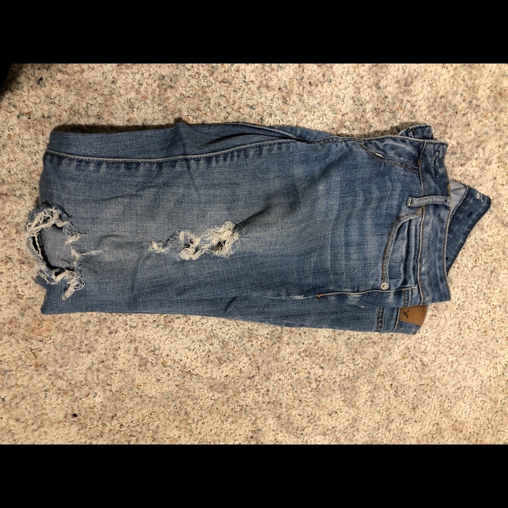 American Eagle size 4 ripped skinny Jean